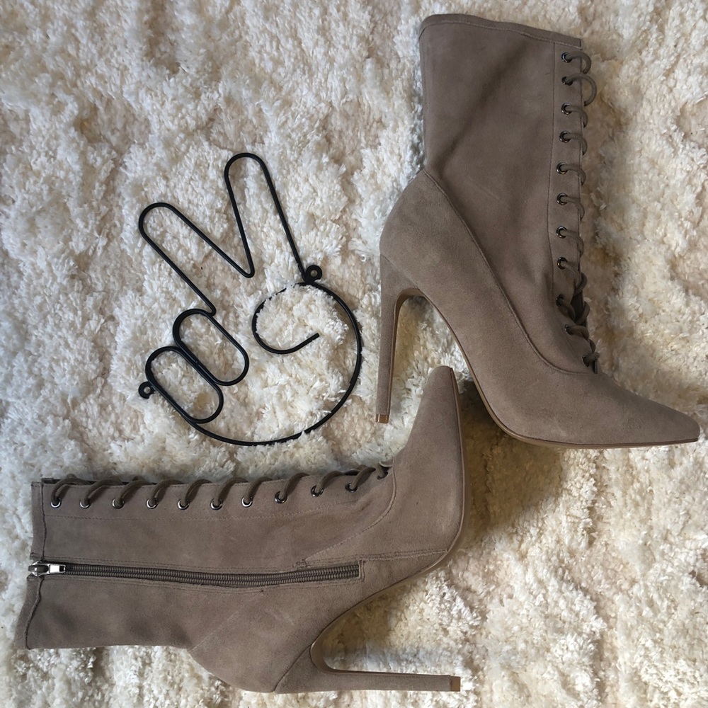 Steve Madden Satisfied Lace-up booties
